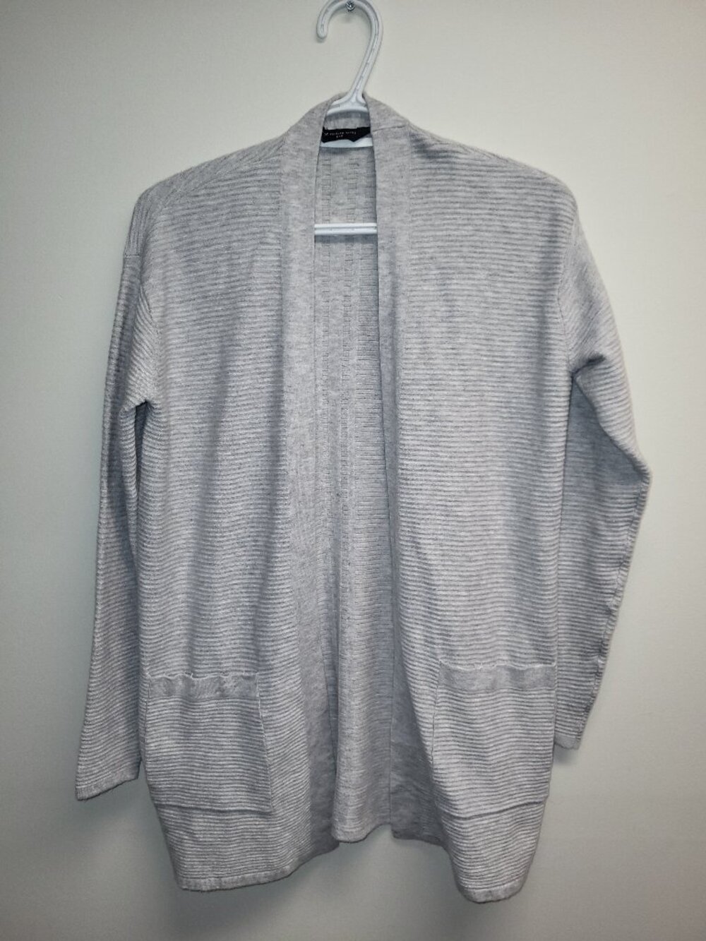 Denver Hayes lightweight open-front cardigan in a classic heather gray color.